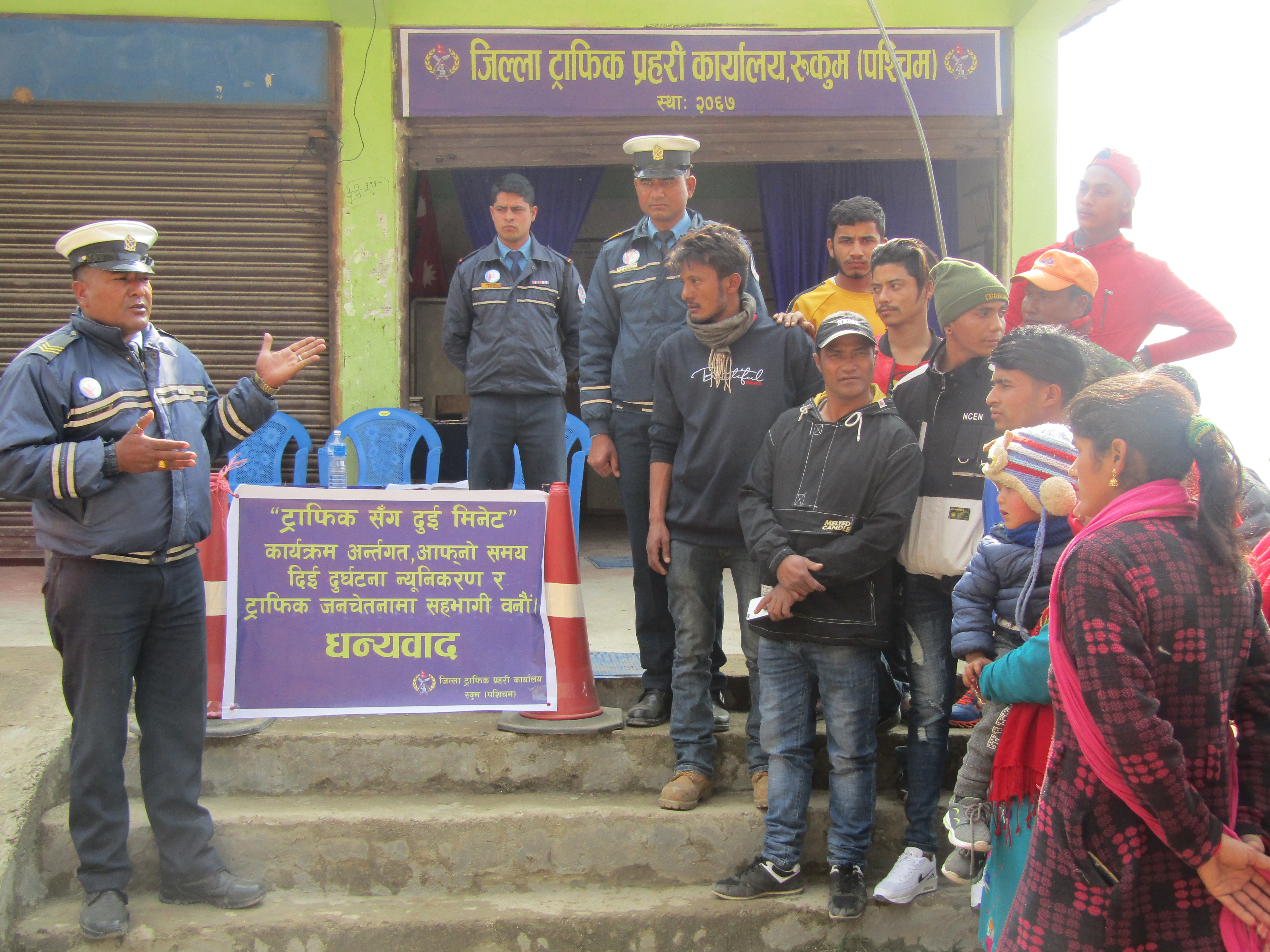 दुर्घटना रोक्न ट्राफिक संग दुई मिनेट