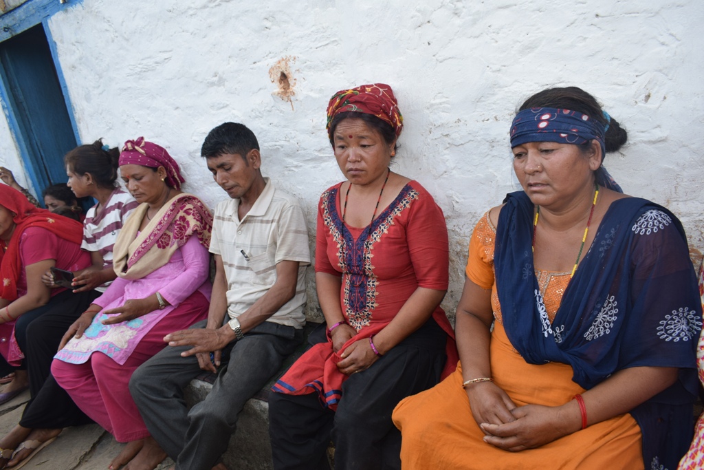 पीडित होइन, पीडकको साथ !