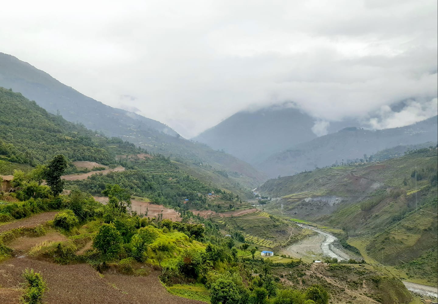 जाजरकोटको बारेकोटमा पहिरोले घर बगाउँदा १२ जना बेपता