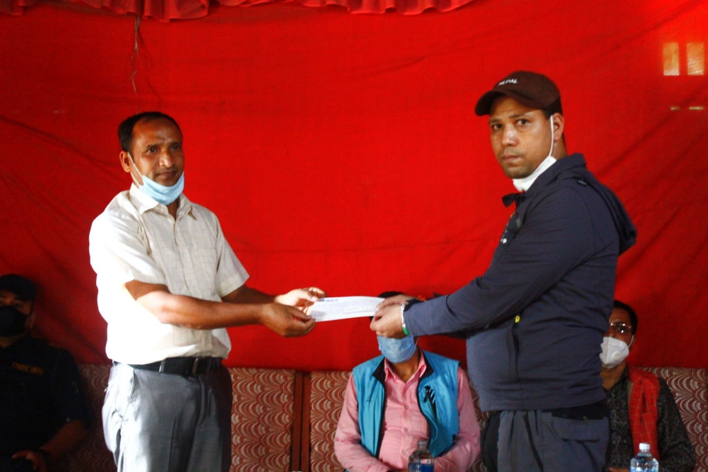 आगलागी पीडितलाई ७ लाखको राहत वितरण