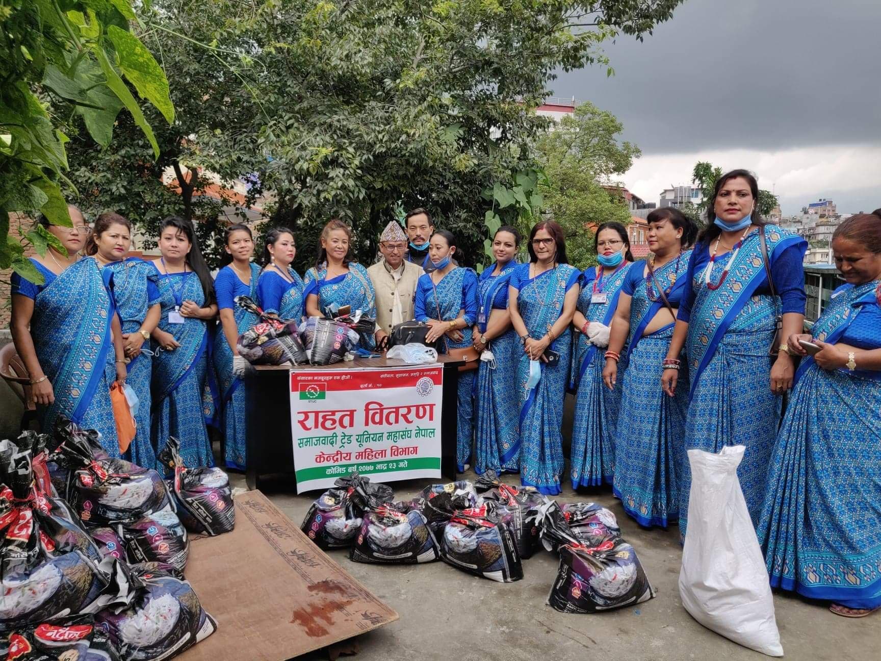 समाजवादी ट्रेड युनियन महासंघ नेपाल केन्द्रीय महिला विभागद्वारा श्रमीकलाई राहत सामाग्री