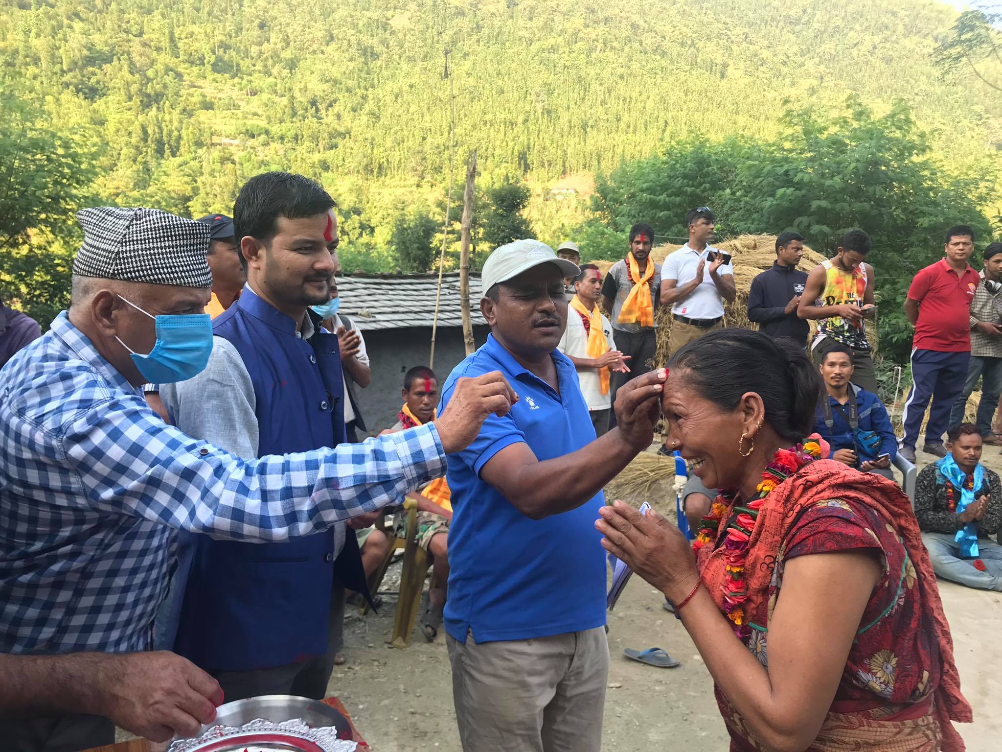 सत्तारुढ नेकपा र राप्रपा छोडेर ४२ जना काँग्रेसमा