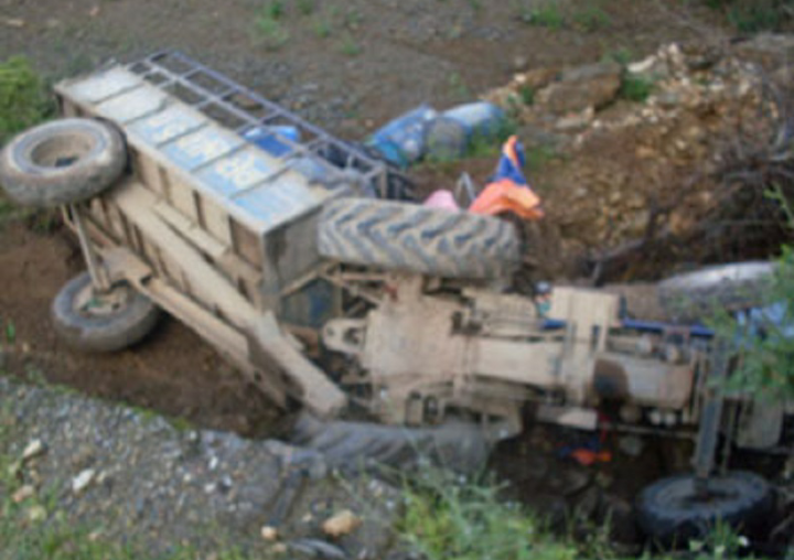 ट्याक्टर दुर्घटनाबाट एकको मृत्यु, दुई घाईते