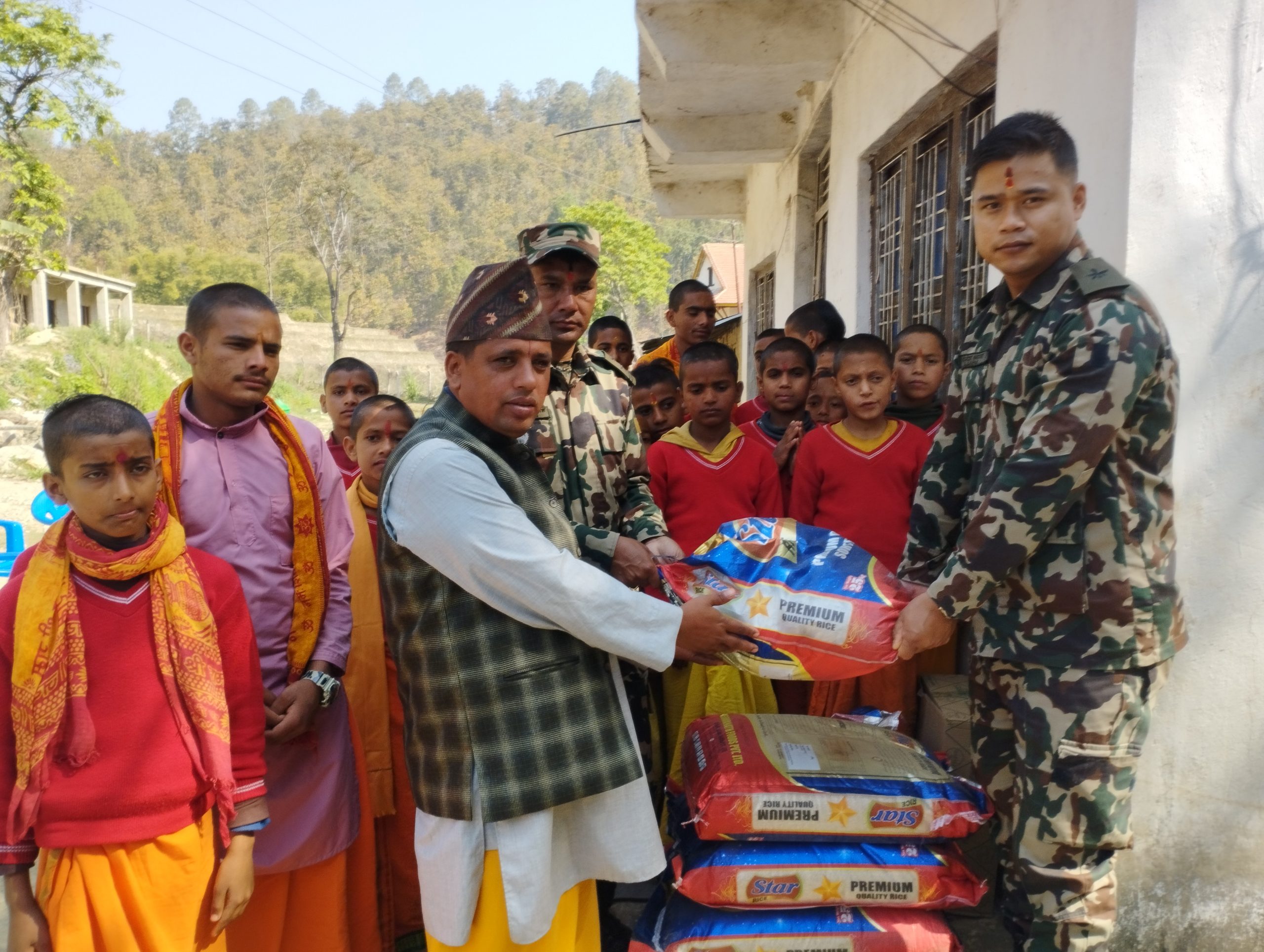 इन्द्रदल गुल्मले वार्षिकोत्सवको अवसरमा खाद्यन्न सहयोग