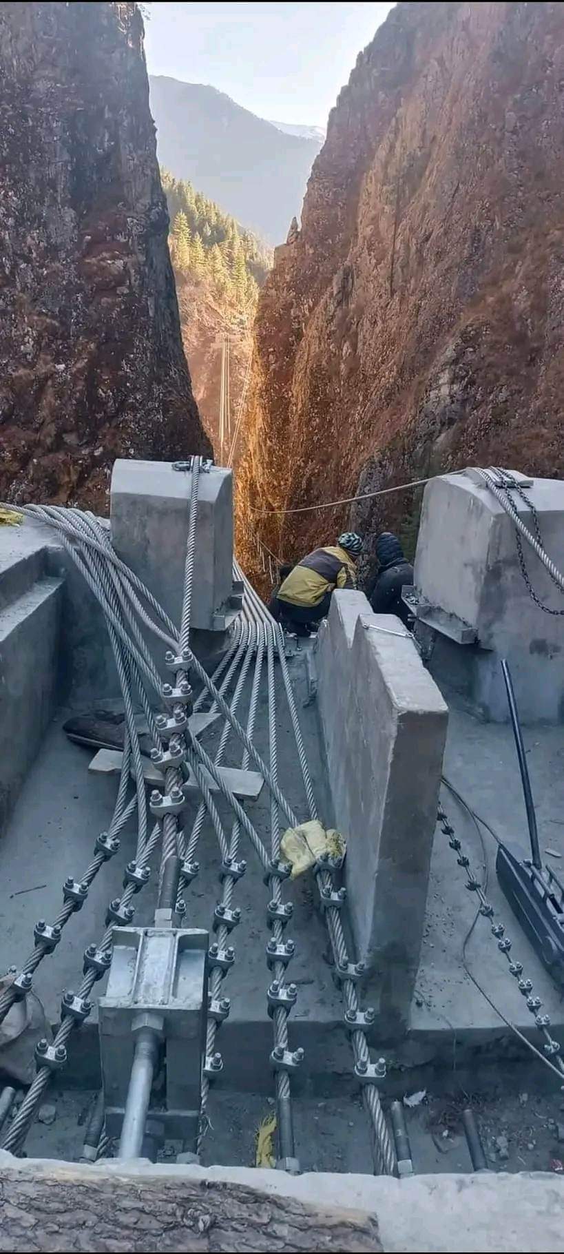 पेल्मा र ताताेपानी जाेड्ने झाेलुङगेल निर्माण कार्य अन्तिम चरणमा