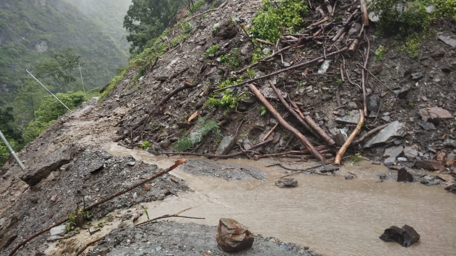 रुकुम पश्चिम सहित ७ वटा राजमार्ग पूर्णरूपमा अवरुद्ध